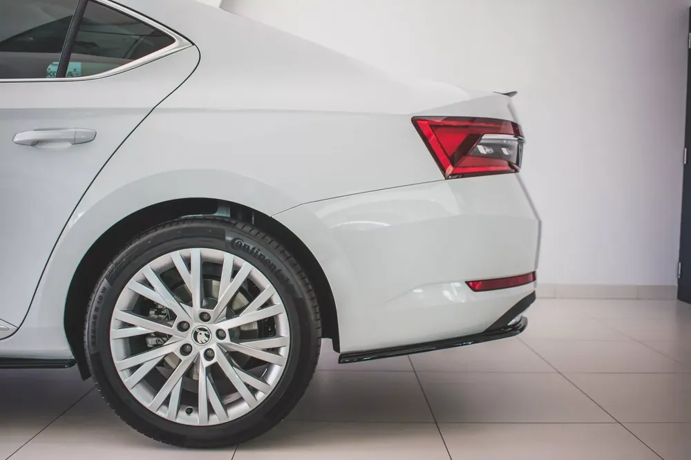 Heck Ansatz Flaps Diffusor passend für Skoda Superb Mk3 Facelift Top-Angebot