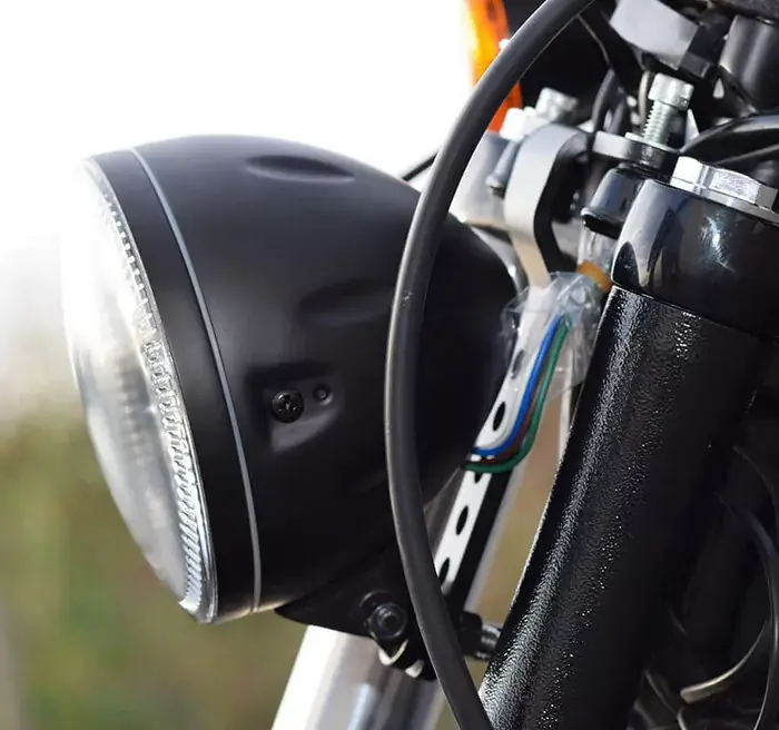 Jetzt Kaufen Adapter für HD-Umbau auf 5-3/4 Zoll Scheinwerfer mit unterer Befestigung passend für Sportster / Dyna 92